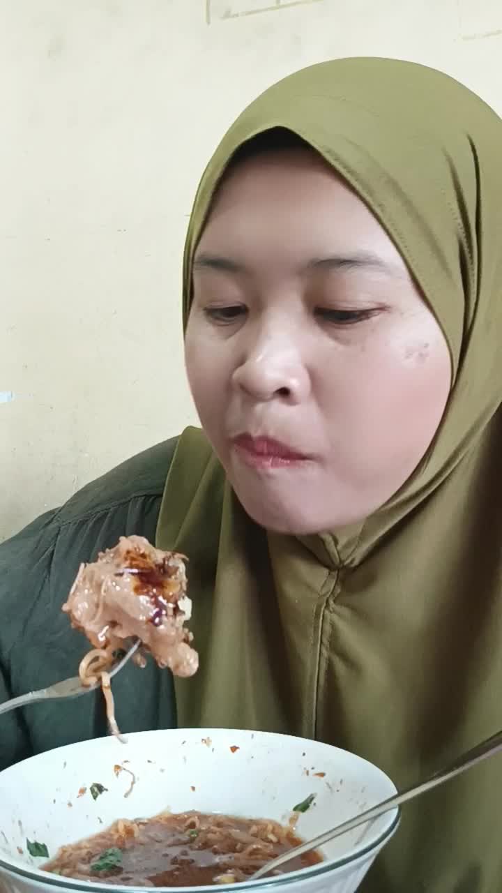 kalau makan bakso langsung diguyur kecap, mantap ini  #short  #HOTrctiplus  #RCTIPlus  #fyp 