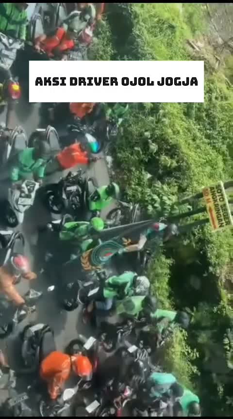 [Breaking News] 10:20 aksi driver tranportasi online sudah mulai bergerak di dekat kantor shopee dan grab ring road utara jogaj



 #drivero