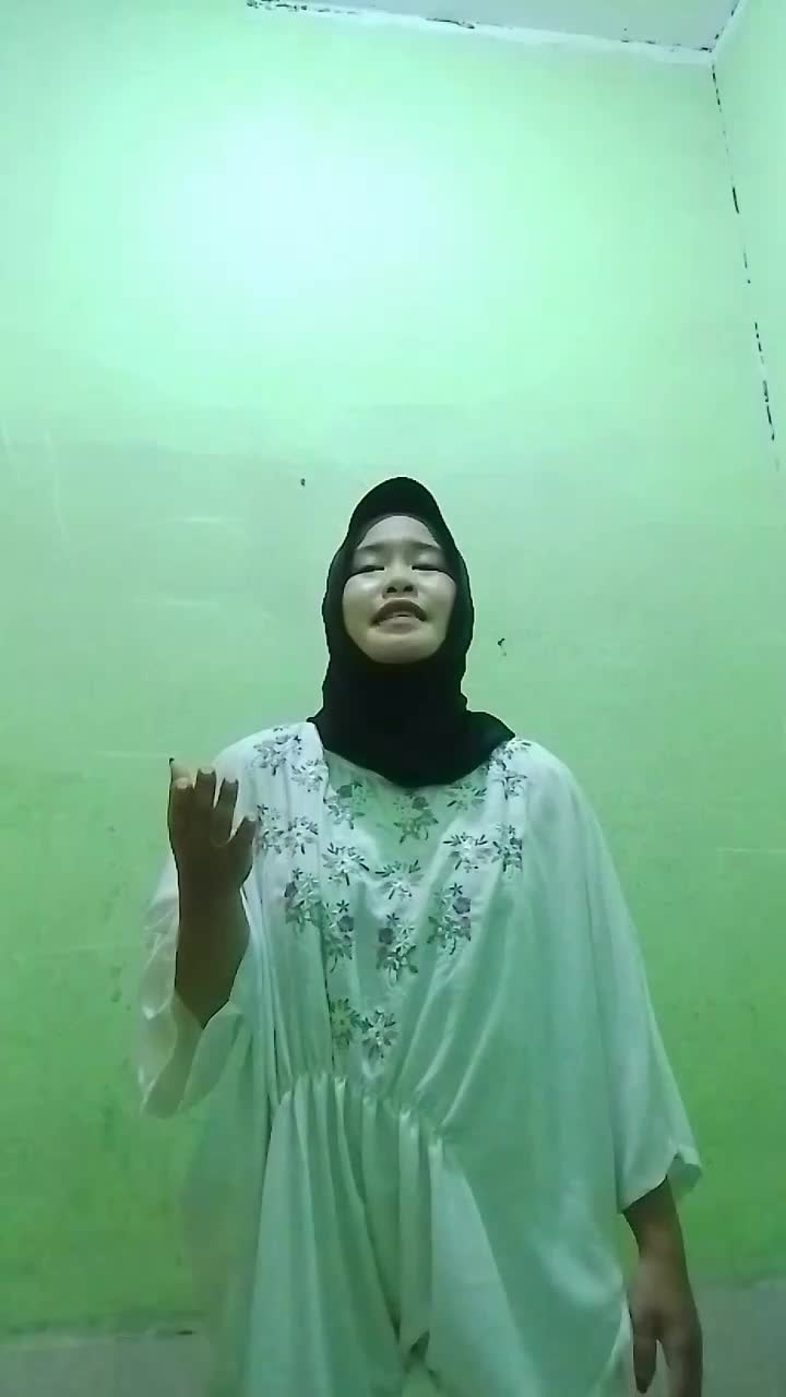 Hallo saya Kamila talisa umur saya 17tahun saya berasal dari Bogor (bukan tak mampu)