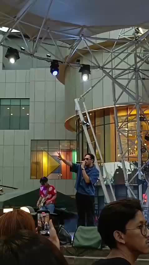 Sing along with Adrian at supershow sport🫠🫰