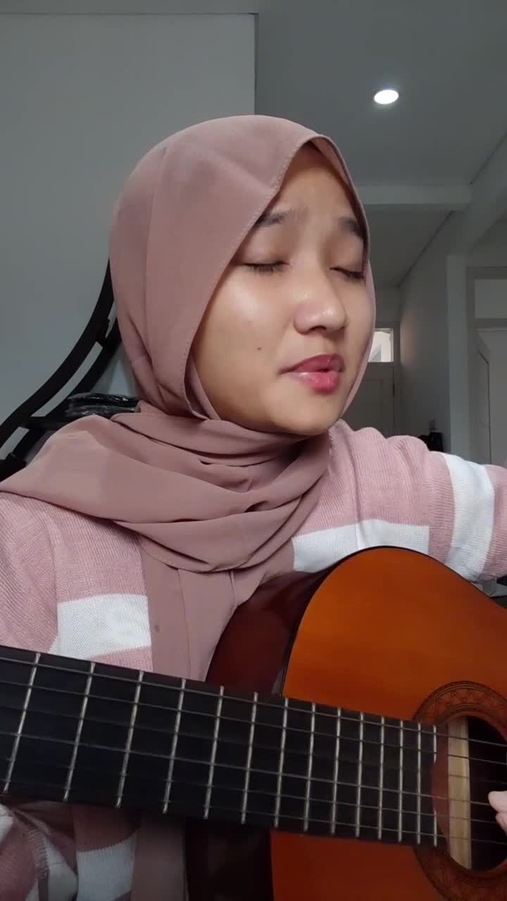 IDOL XIII - IBSTI QOMARIAH - 24 - TANGERANG SELATAN - KATA MEREKA INI BERLEBIHAN-BERNADYA