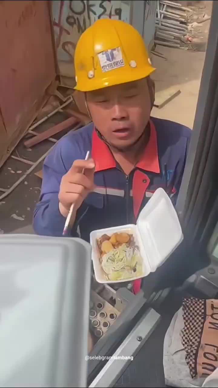 TKW CINA DIKASIH MAKAN

#videolucu 