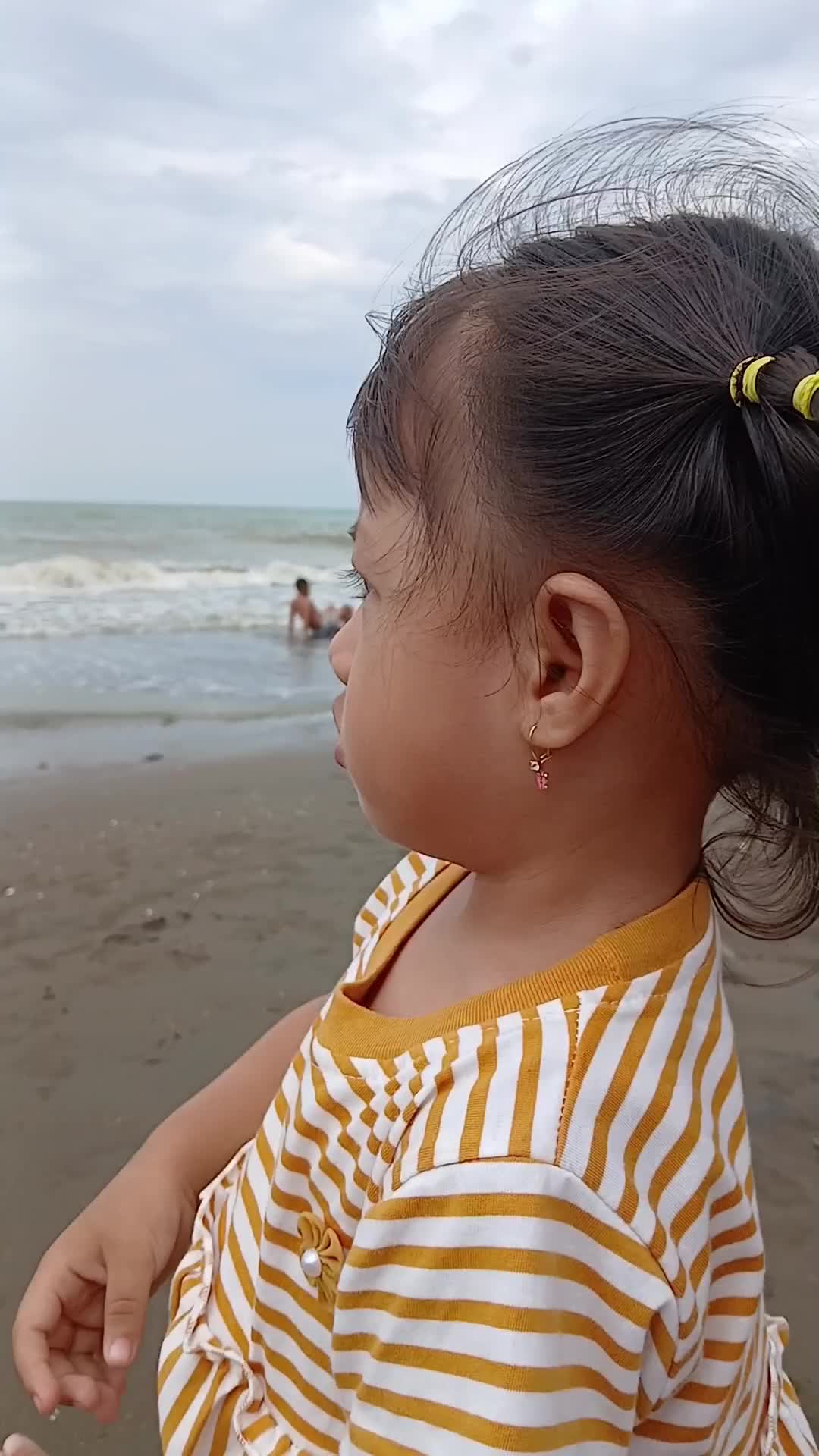 jalan jalan sore bersama kakak di pantai

#masyaallah #RCTIPlus #contentcreatorpemula 