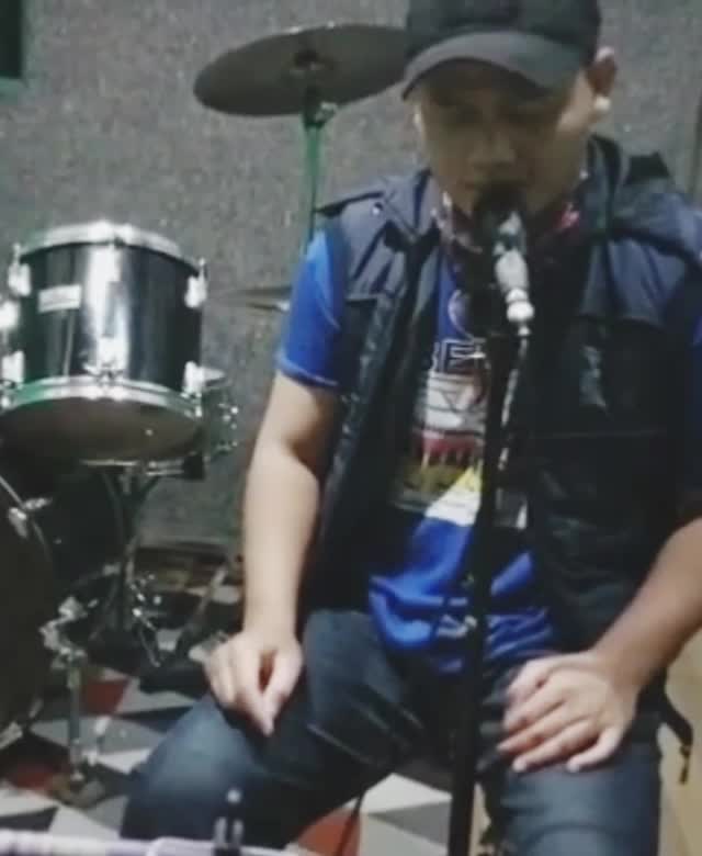 Semoga ada produser yang mau kontrak suara aku.amiin