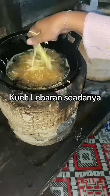 KUEH LEBARAN SEADANYA 
#gadisdesa#cewek#kampung#meldaamell
