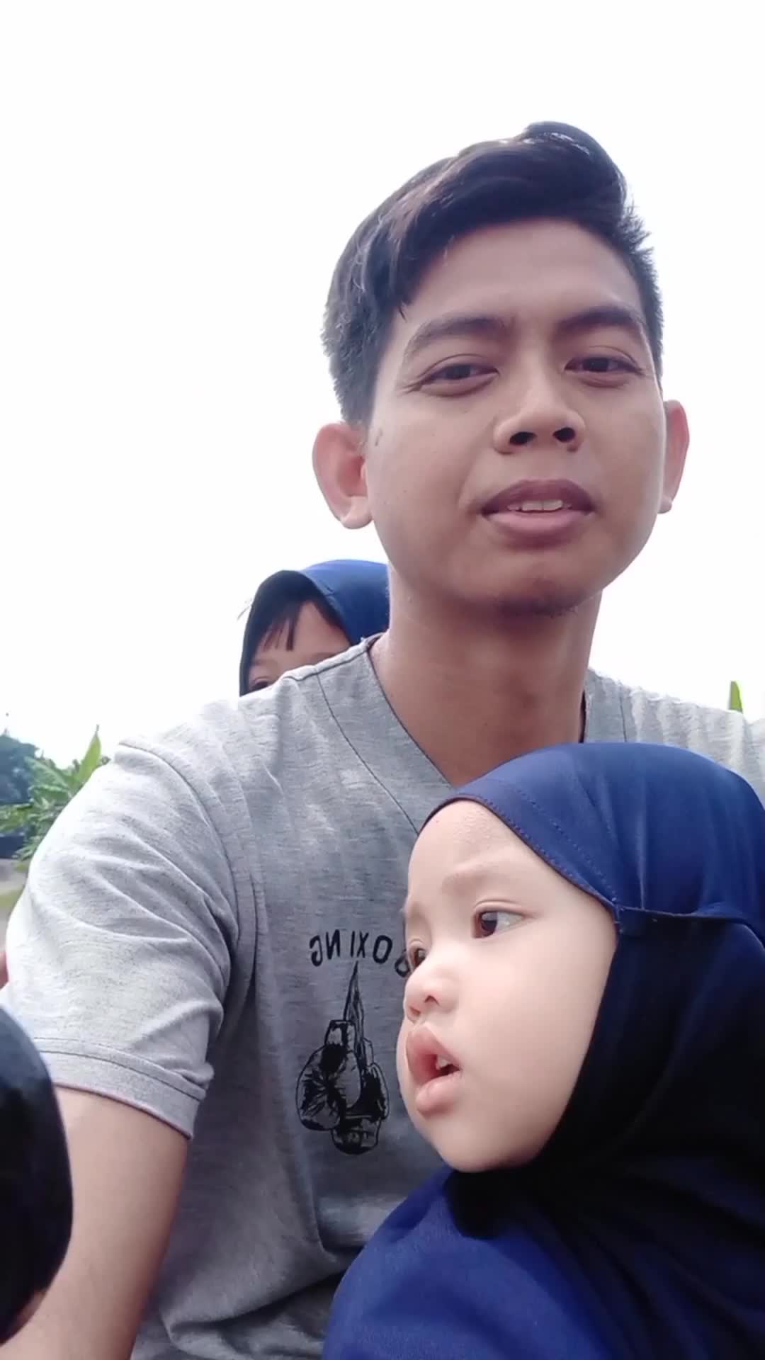 semua orang punya kendaraan pribadi masing2 jangan menghina apalagi mencela ya gaes. #viralbanget  #hitschallenge  #keluargakecilku #LaguVir