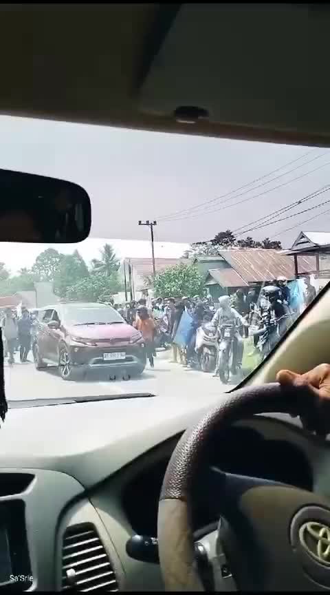 Salah satu pendukung Calon Luwu Timur melakukan perusakan mobil