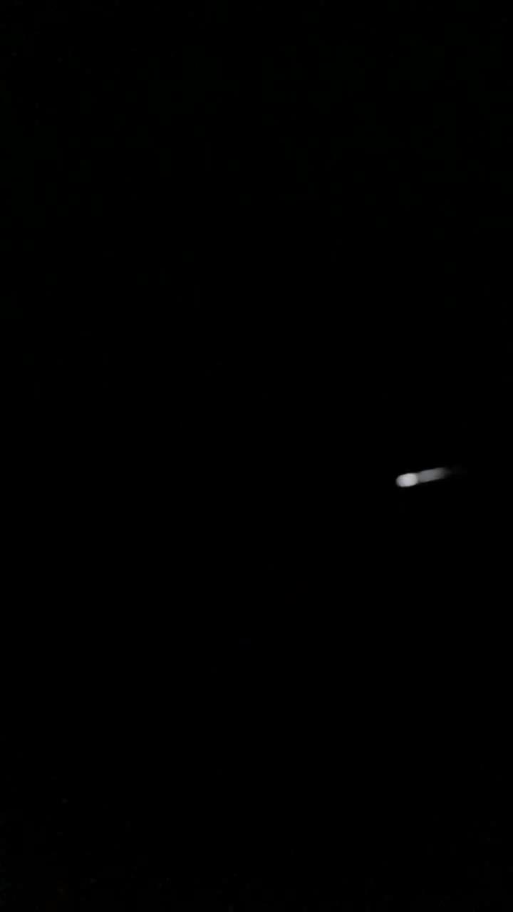 menyala istri lu #komentator lampu merah #maufyp #Lagi viral banget nih. Bikinnya gimana yak? Pandawa beach Bali nih 