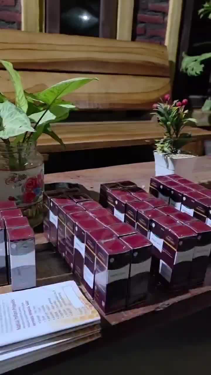🌿 *WASPADA FLU MUSIMAN* 🌿
Perubahan cuaca & capek bikin imun drop: pilek, batuk, meriang mudah menyerang. Jaga daya tahan tubuh dengan Profl