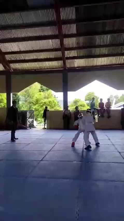 kecil kecil si cabe rawit, menang lomba karate polda di kepulauan talaud