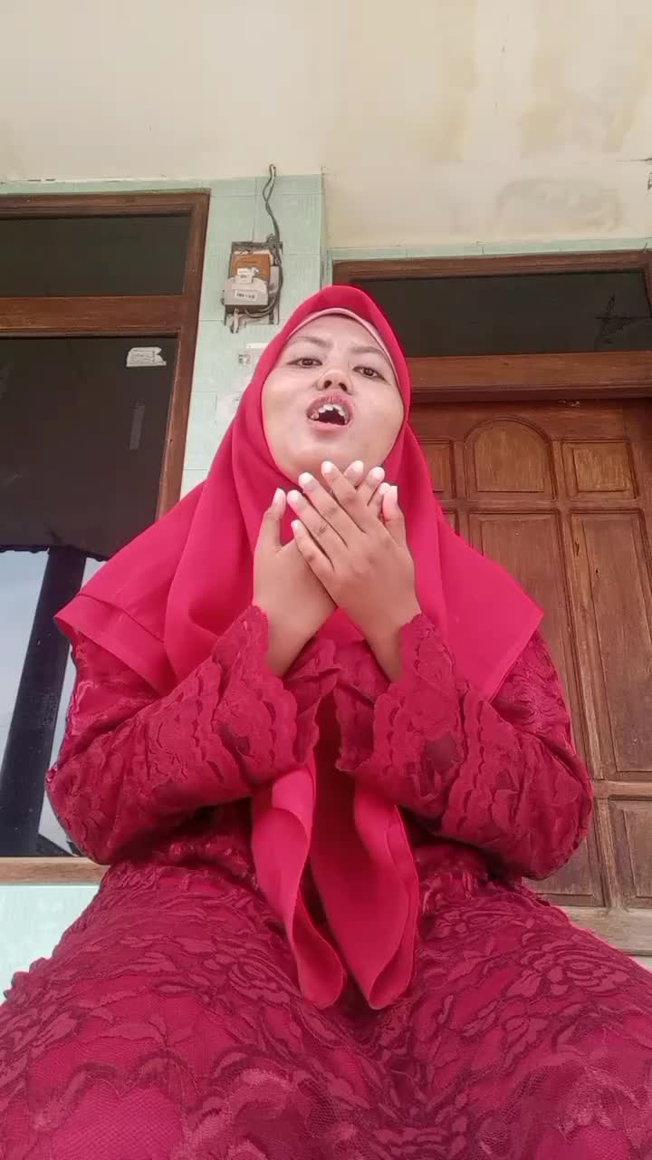 Yuli Khusniyatul Umaroh Law kana bainanal habib Gresik penjahit busana dan tas.