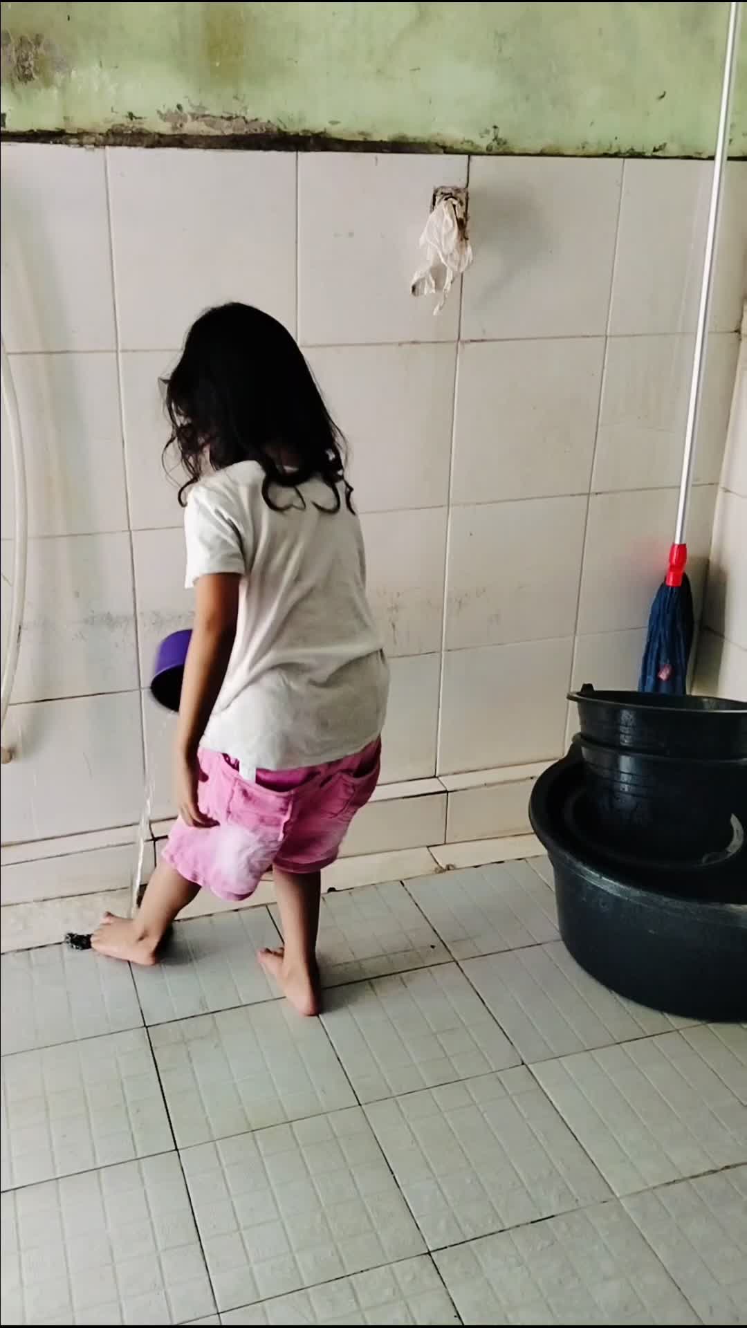 belajar sikat kamar mandi #anakhebat 