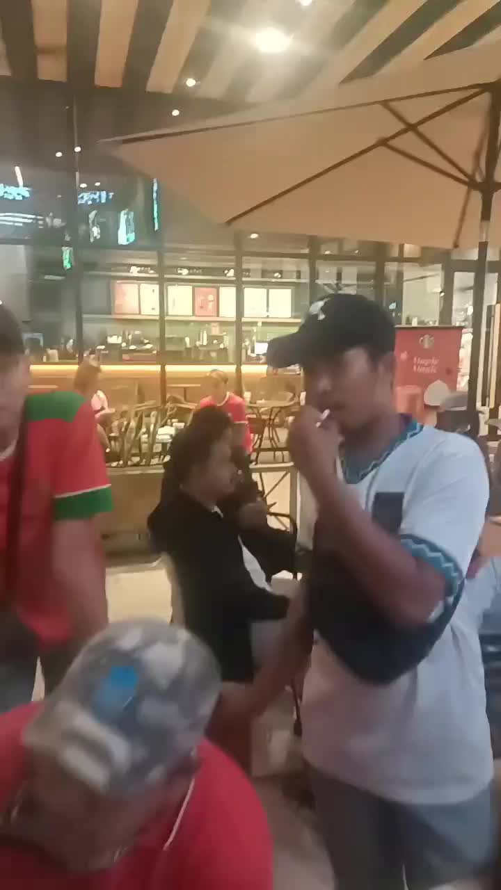 Nobar di Aeon Deltamas 