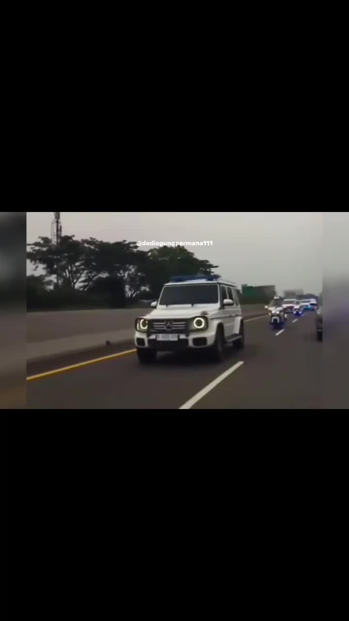 VIRAL PENGAWALAN ROMBONGAN RI TANPA TOT TOT UWUK UWUK DI TOL  #News  #Seleb On News MNCTV 