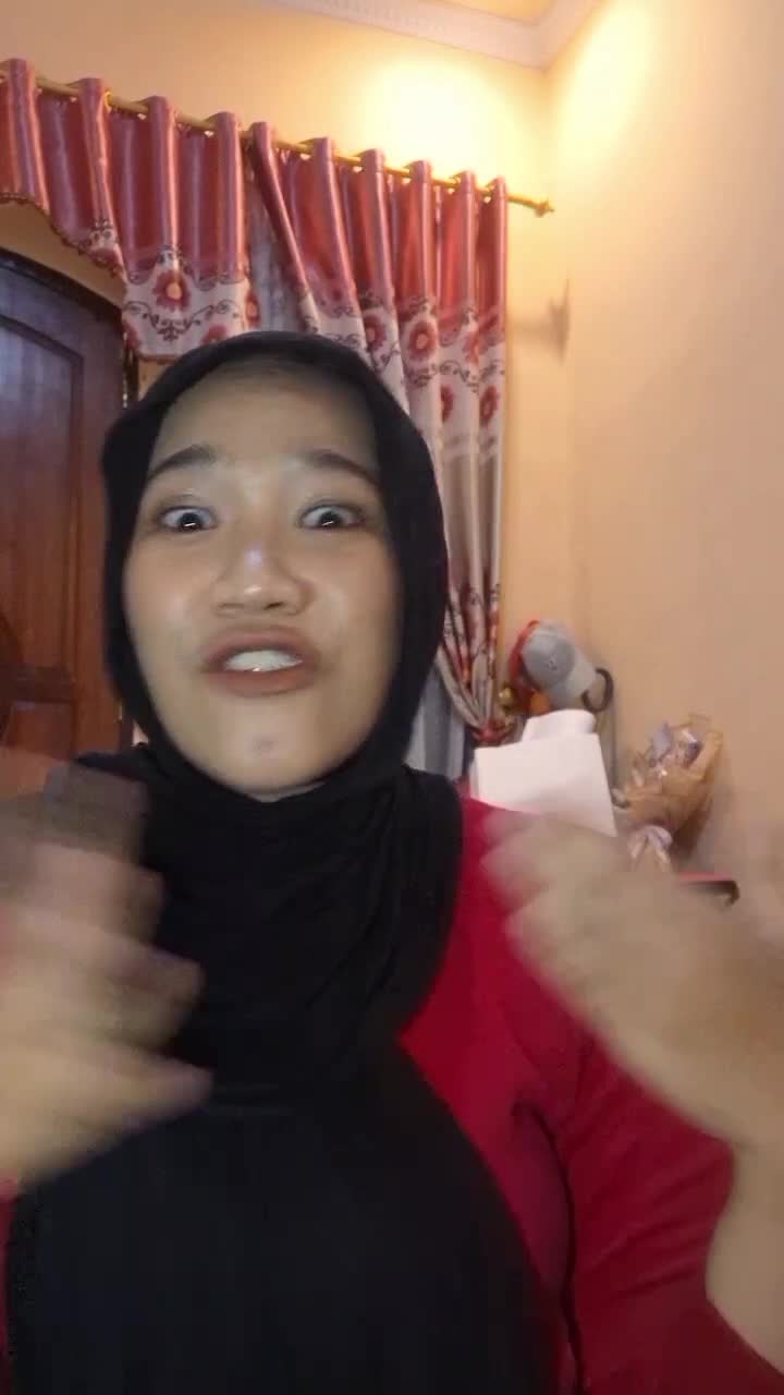 IDOL_XIII JESSICA TRIA DZURIATI 18Th KOTA YOGYAKRTA BENCI UNTUK MENCINTA