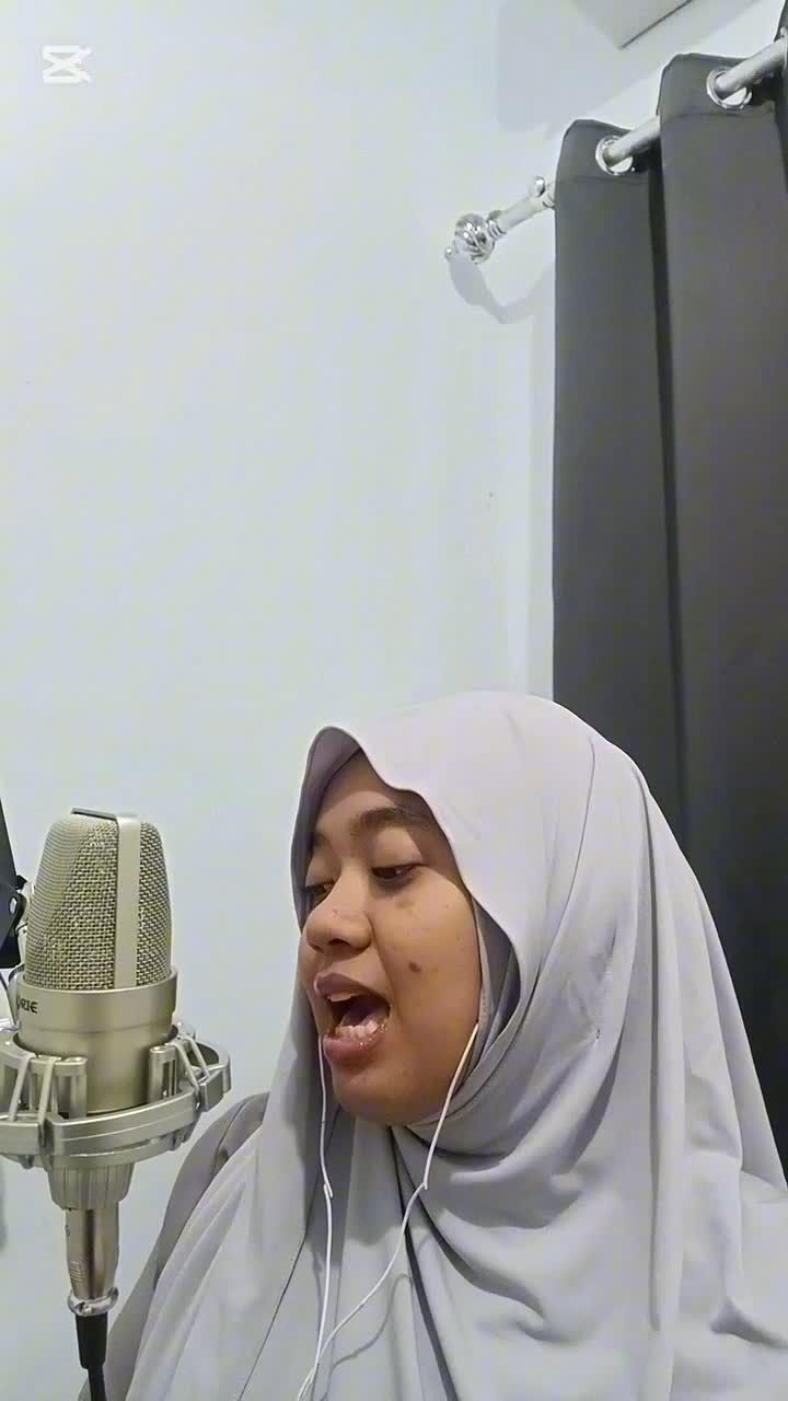 IDOL XII NABILLA CITRA RAFIDAYANTI 24 TAHUN SURABAYA LYODRA TAK SELALU MEMILIKI 