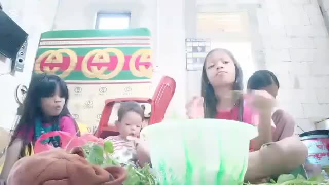 anak2 bntuin mamanya masak 😅

#RCTIPlus #HOTrctiplus #fypシ゚viral #1TRENDING #mahmud #mamahmudaberanaktiga 
