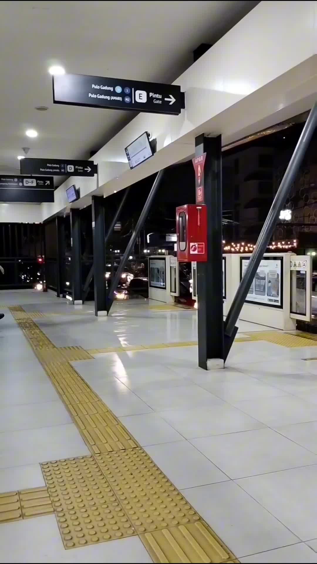 Cara simpel bikin konten pas gabut
 #busway #carabikinkonten  #hujan
