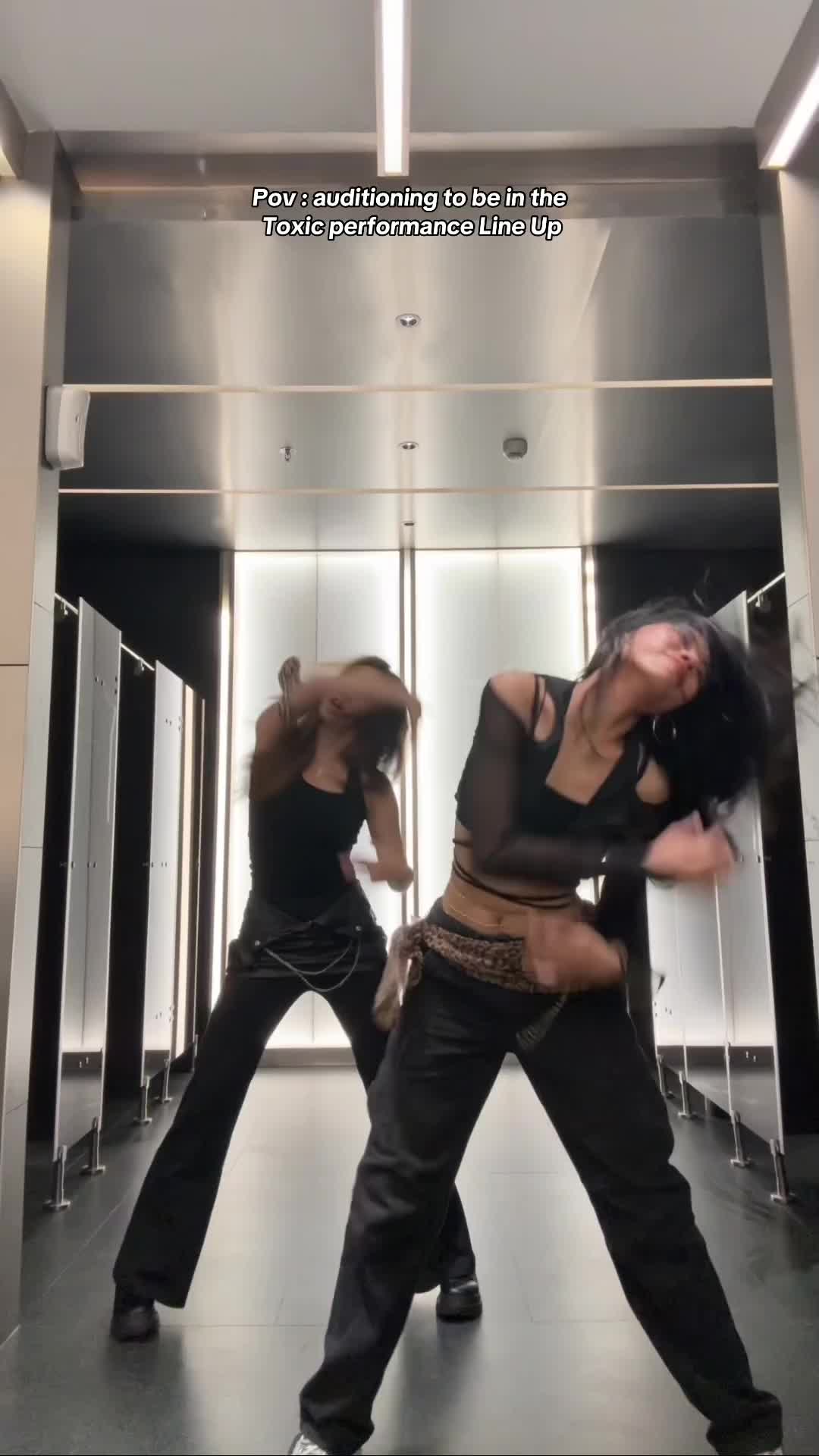  cucok meong Percaya ga si ini di toilet.. #yeji #giselle #julie