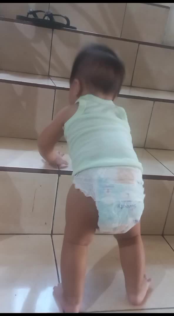 Bebe naik tangga dulu ya