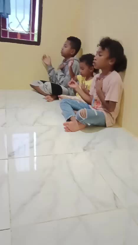 dari kecil udh ikut belajar penyembahan😇🥰
#gmstimika #eaglekidstimika #melayani #wennyangelinabawata
