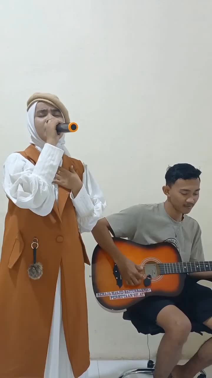 KDI 2025 Rahayu Intan Sari Sinaga Asal Daerah Asahan Sumatera Utara Usia 23 Tahun Profesi Guru Judul Lagu Aku dilahirkan untuk siapa (slowbe