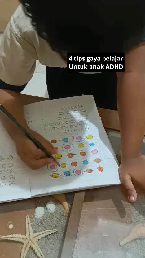 4 tips gaya belajar untuk anak ADHD:
1. Belajar dengan interval pendek
2. Gunakan gaya belajar multi sendiri, seperti visual, auditori, dan 
