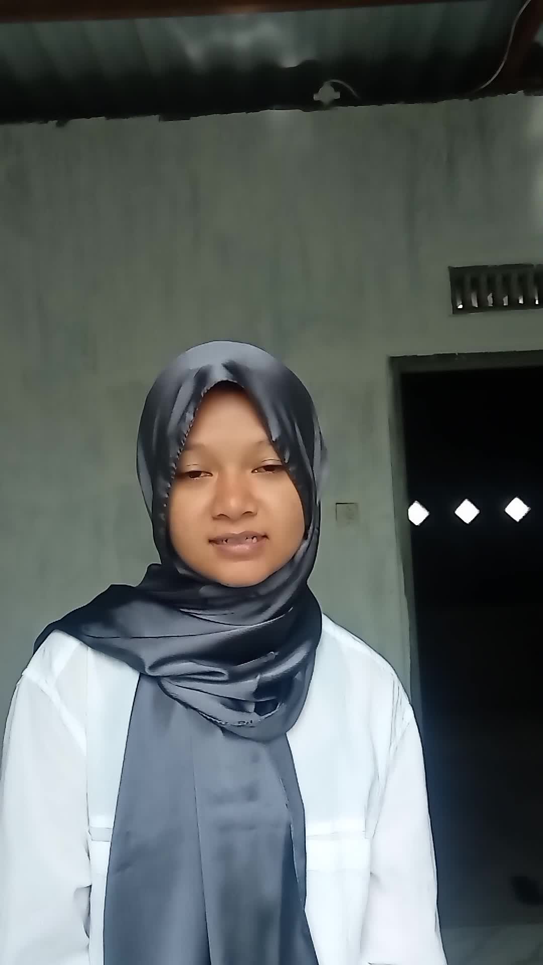 IDOL_XIII CHELSEA NAURA AURELLIA 18 TAHUN  PASURUAN JAWA TIMUR MENGEJAR MATAHARI-KEISYA LEVRONKA