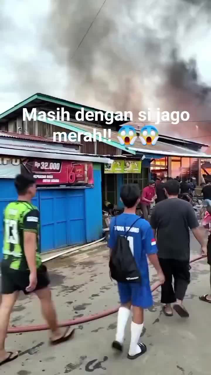 Kebakaran di pelabuhan lama tideng pale kab.tana Tidung.Kalimantan utara
Penyebab kebakaran masih diselidiki oleh kepolisian setempat!! 
 #R