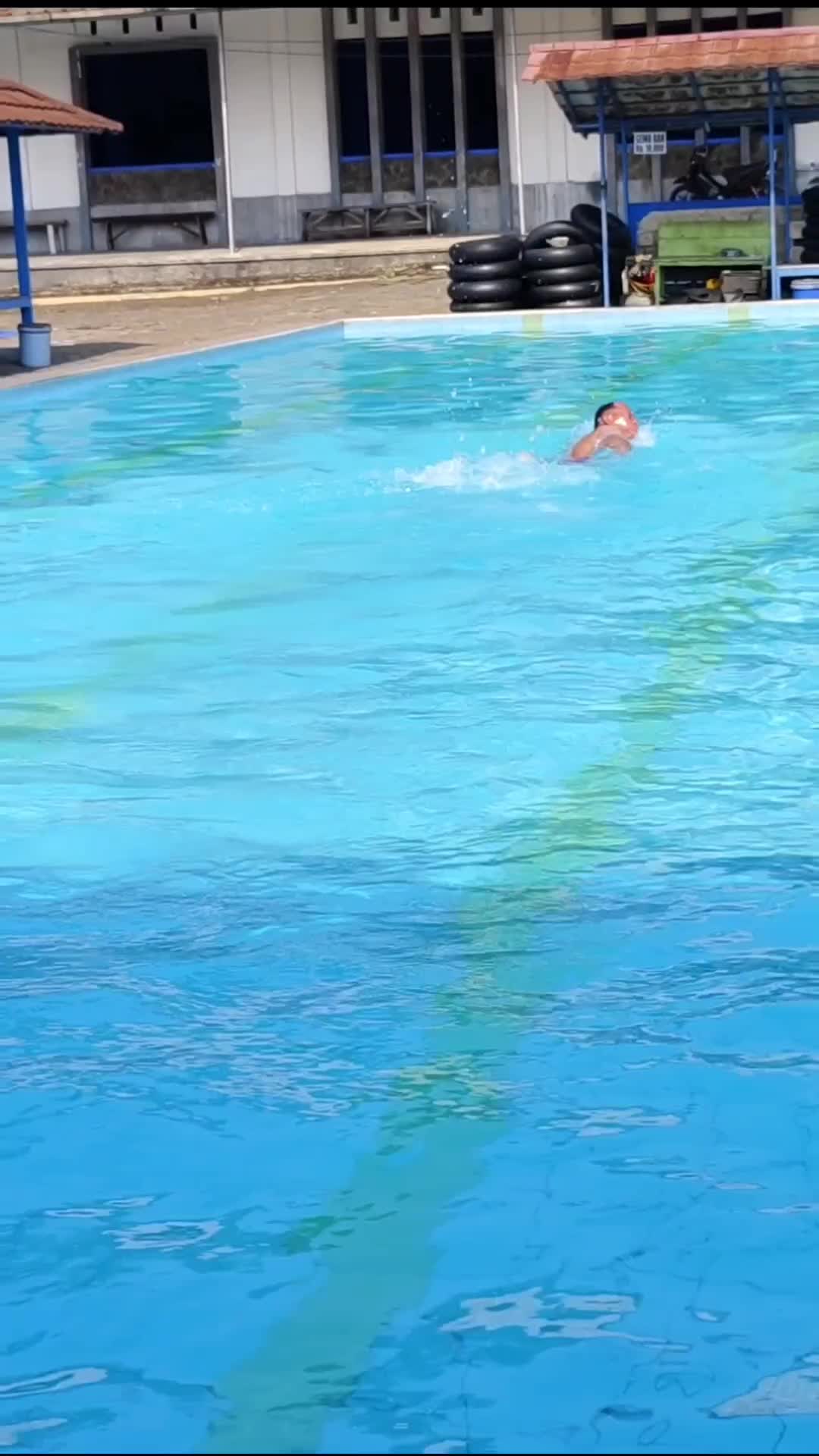 Terasa berat membawa beban badanku.. 