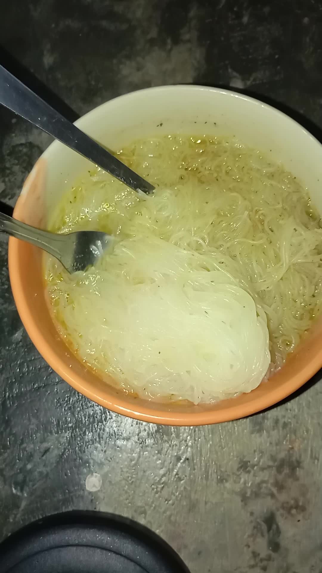 hujan itu enak nya makan yang hangat hangat