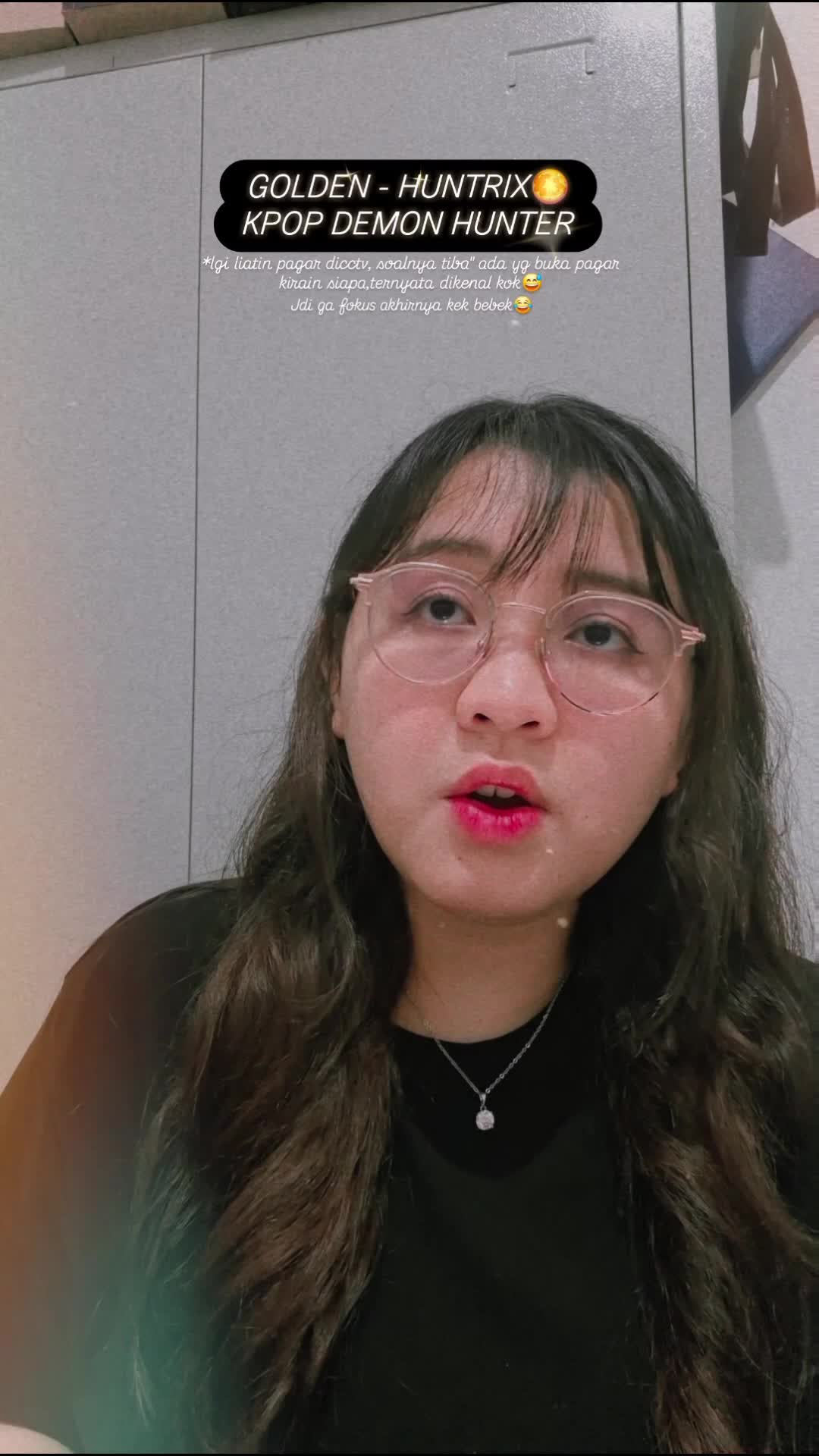 GOLDEN - HUNTRIX 🌕
KPOP DEMON HUNTER
Karaokean sambil jaga toko, dicctv ada org buka pagar rmh, jdi gagal fokus liatin siapa yg buka pagarny