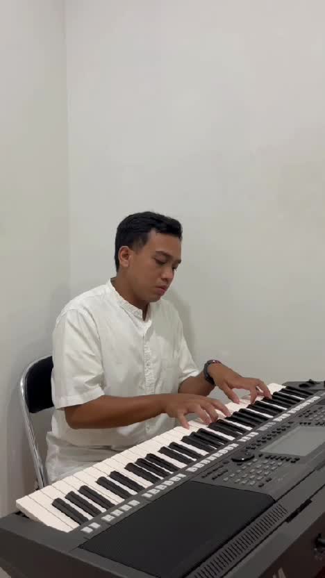 IDOL_XIII Salomo Sinambela 20 tahun Kota Medan Sekali ini saja - Glenn Fredly