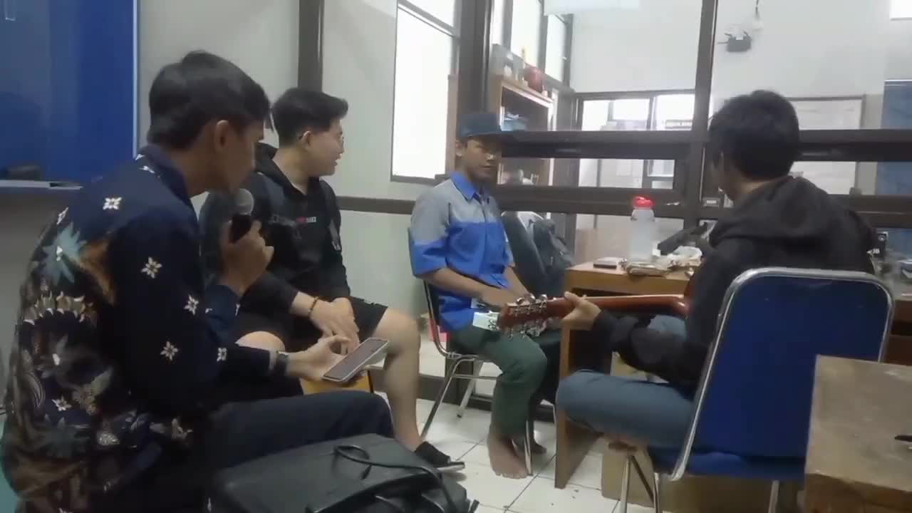 Cover Lagu - Pergi dan Hilang - 