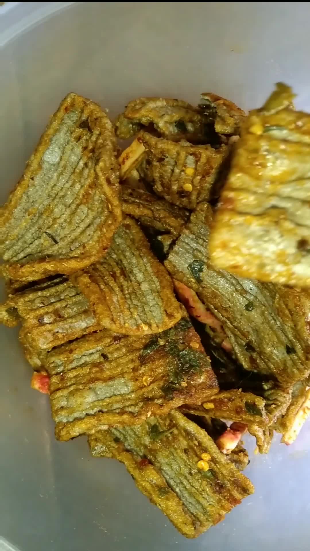 makan seblak kering dulu yang pedas nya luar biasa 