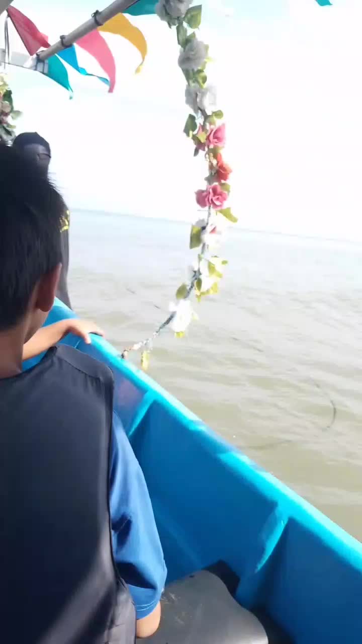 liburan kita naik kapal kecil guys bareng pak'de & budenya yasmin kayla..
kalau kalian liburan kemana guys🥰🥰🥰
#MasyaAllah tabarokallah 😍 
#l