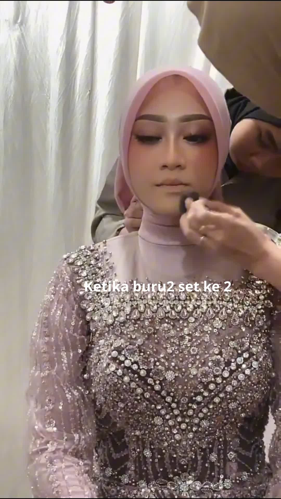 ketika Buru buru ganti kostum