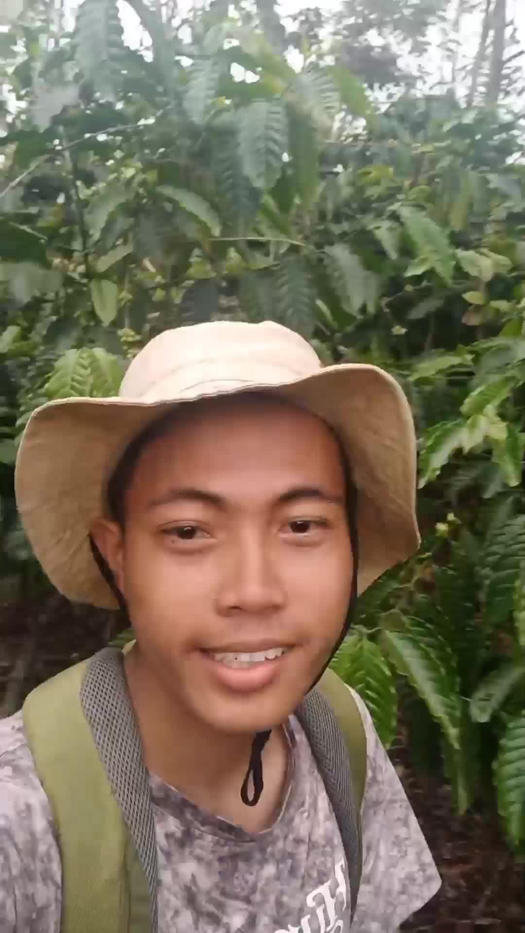 jalan jalan di kebun kluarga  #fyp #Berkebun 