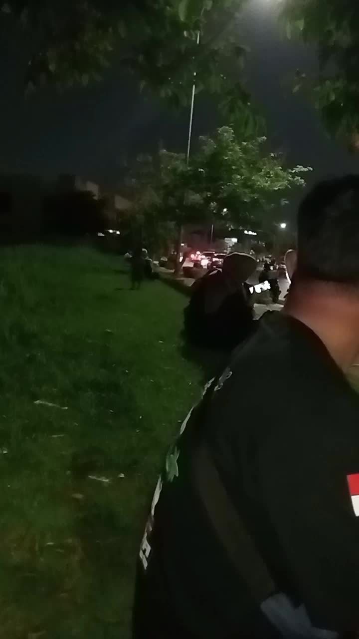 nongkrong pinggir jalan disumarecon Bekasi

 #fyp  #rctiplus  #bekasi  #viral  #nongkrong 