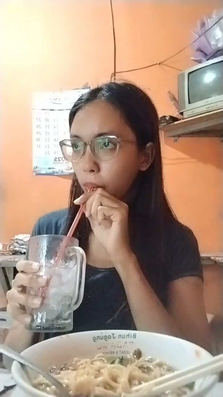 udan2 enake mieayam 🤤

#HOTrctiplus #fypシ゚viral #1TRENDING 