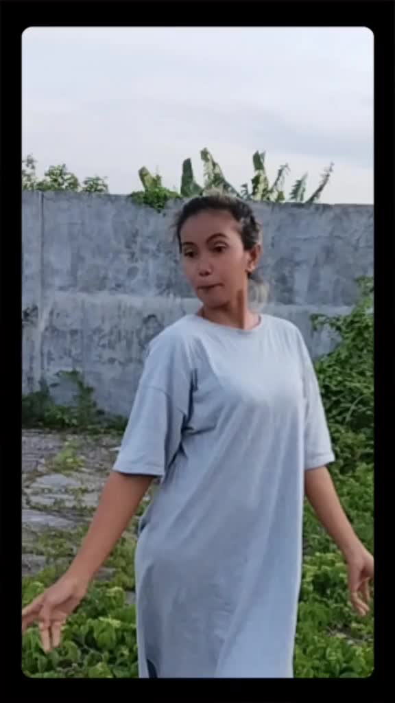 orang mukanya di imut_imutin.mau di imut-imutin juga udah jelek.jelek aja laahh. 