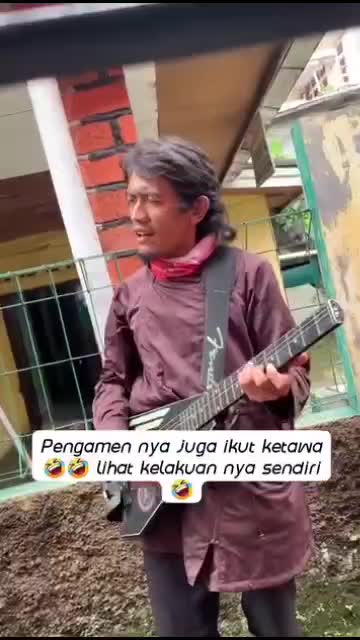 PENGAMEN YANG MENGIBUR SYEKALI
#videolucu