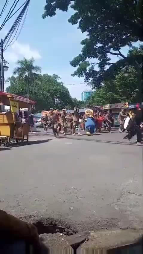 avenger turun ke bumi 😂