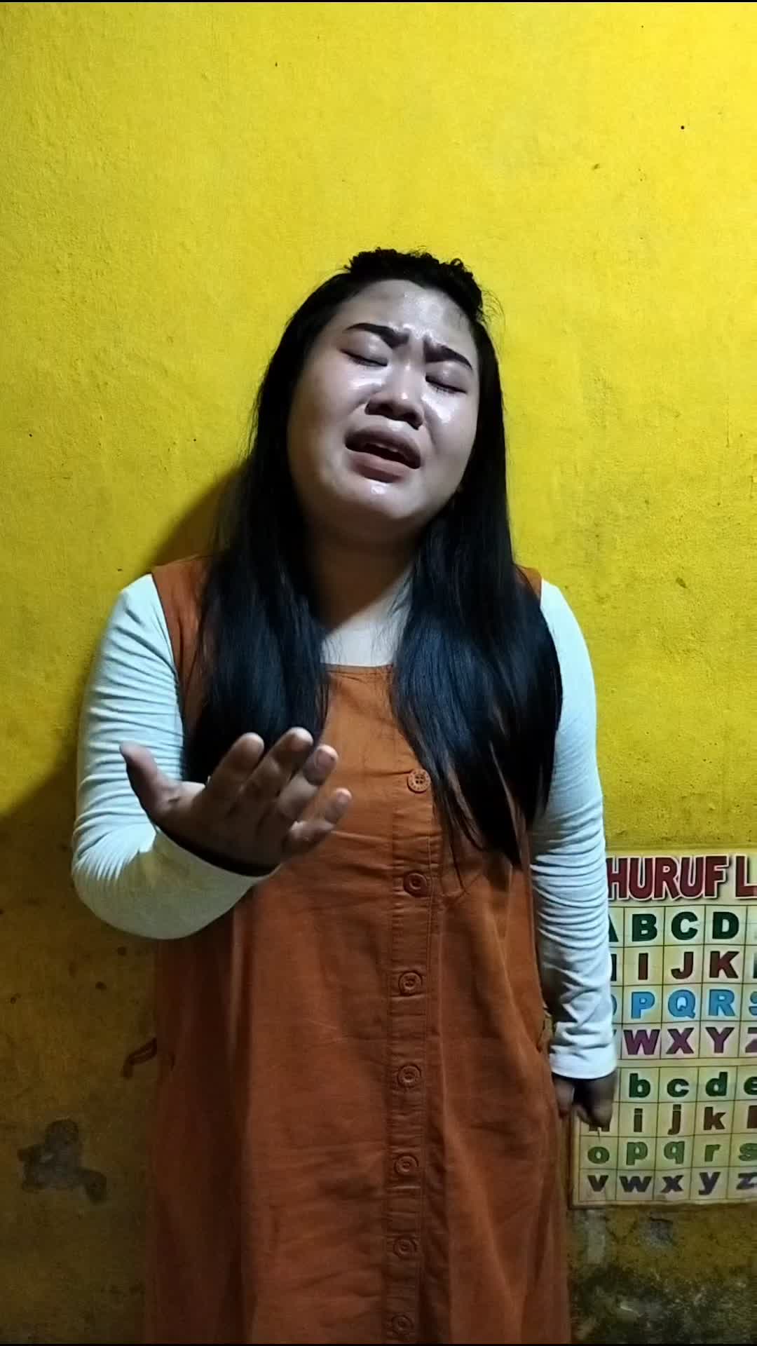 KDI 2025 Sitti nur Utami asal Daerah kelurahan Limbangan wetan kab, Brebes Provinsi Jateng,Usia 22 tahun Lagu slow beat-Sejuta luka ( Rita,S