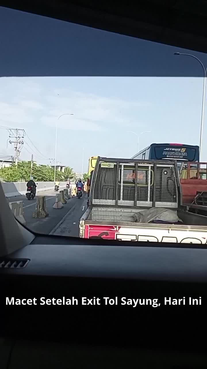 Macet Mulai Exit Tol Sayung Hari Ini#macetsayungdemak
