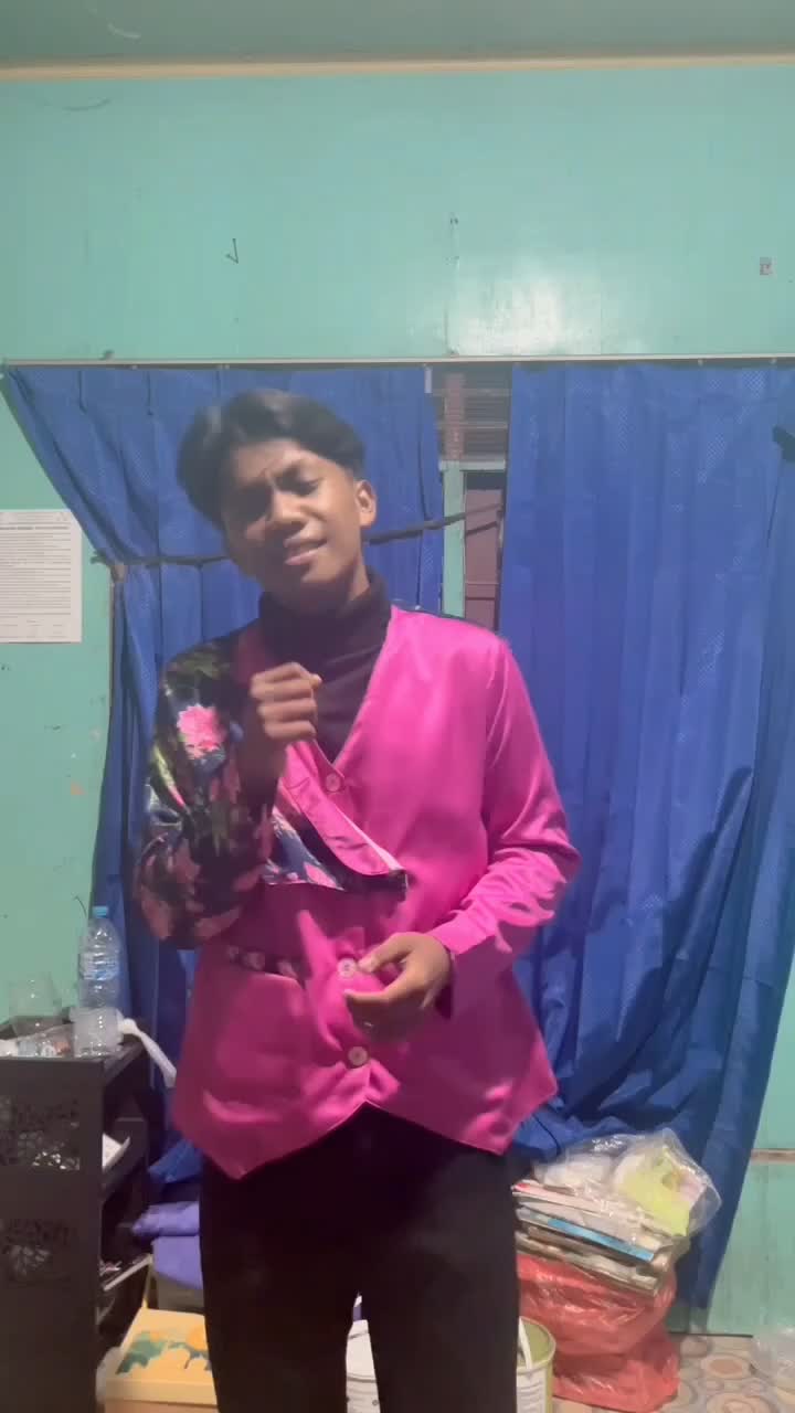 NAMA: WAHYU
UMUR:17
ASAL: KALIMATAN SELATAN KABUPATEN KOTABARU
LAGU: BERSINAR DALAM JIWA 
DARI KAK FAUL LIDA