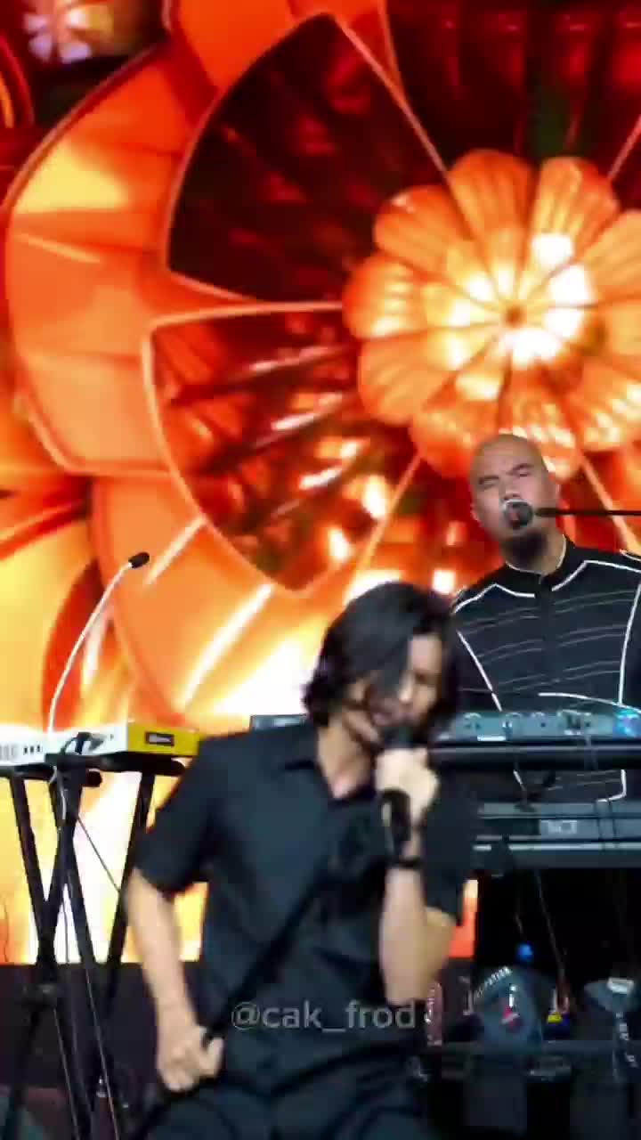 KAMU PEREMPUAN PALING CANTIK DI NEGERIKU INDONESIA... DEWA 19 FEAT VIRZHA