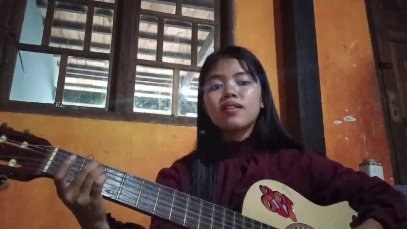 IDOL_XIII NAMA:SARFIKA USIA:18 TAHUN BERASAL DARI SULAWESI SELATAN JUDUL LAGU:TERLALU CINTA-ROSSA