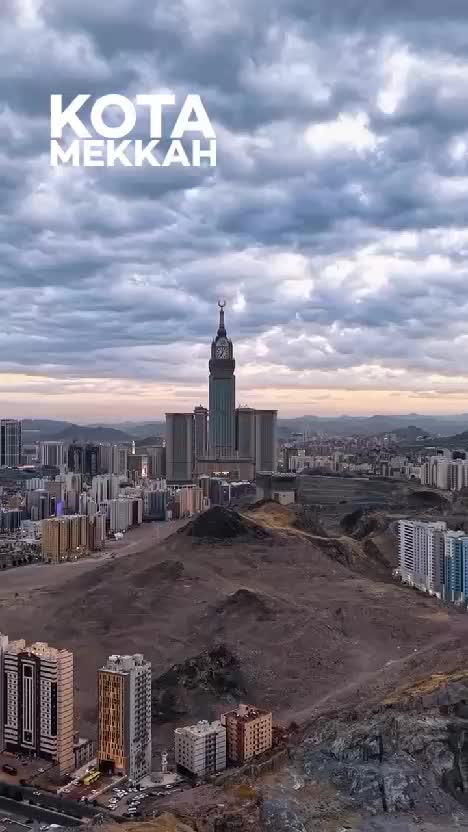  #Perbedaan adzan Mekkah 🕋 Dan adzan Madinah 🕌 