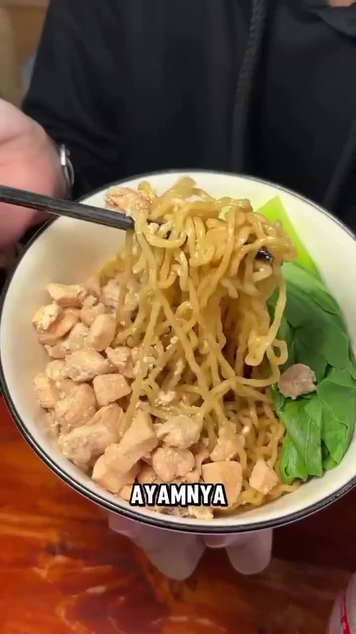 Bubur Ayam Kampung Pandan Wangi
#Fyp #masakanenak #reviewmasakan #kulinerviralbogor #kulinerbogor #bogor #bogorhits #rekomendasikuliner #foo